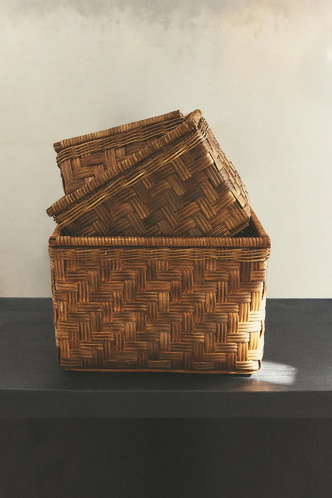 SQUARE WOODEN BASKET