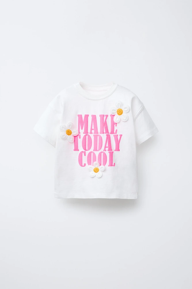TEXT AND FLOWER APPLIQUÉ T-SHIRT