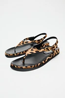 SANDALES  EN CUIR AVEC EFFET FOURRURE ET IMPRIMÉ ANIMALIER