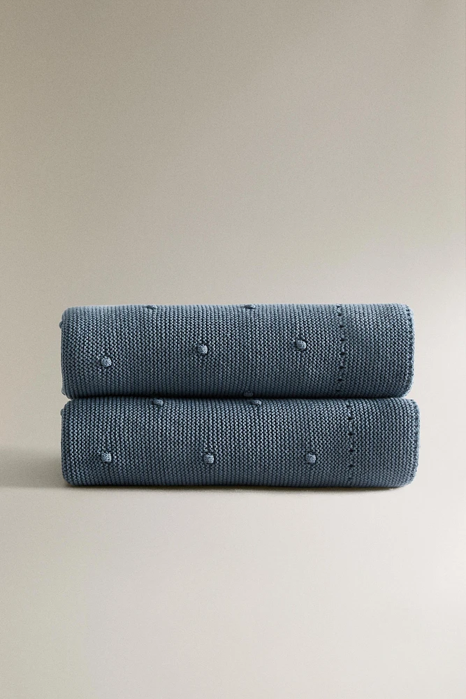CHILDREN’S KNIT BLANKET