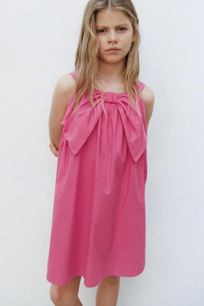 ROBE AVEC MAXI NŒUD