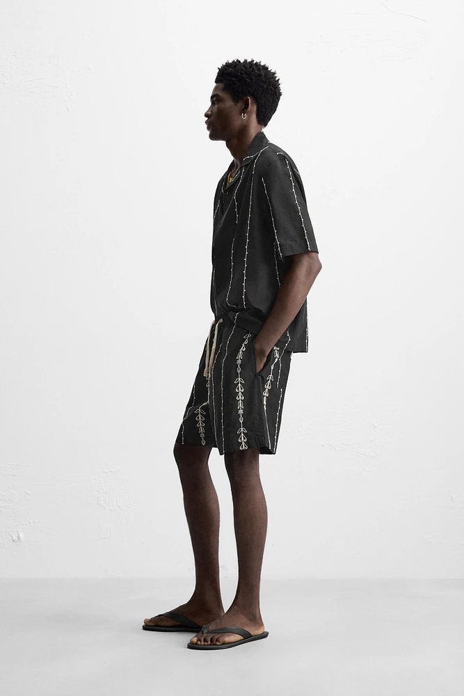 CONTRAST EMBROIDERY SHORTS