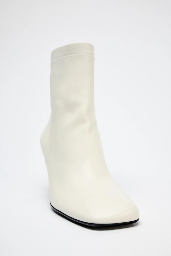 BOTTINES SURPIQÛRES CUIR