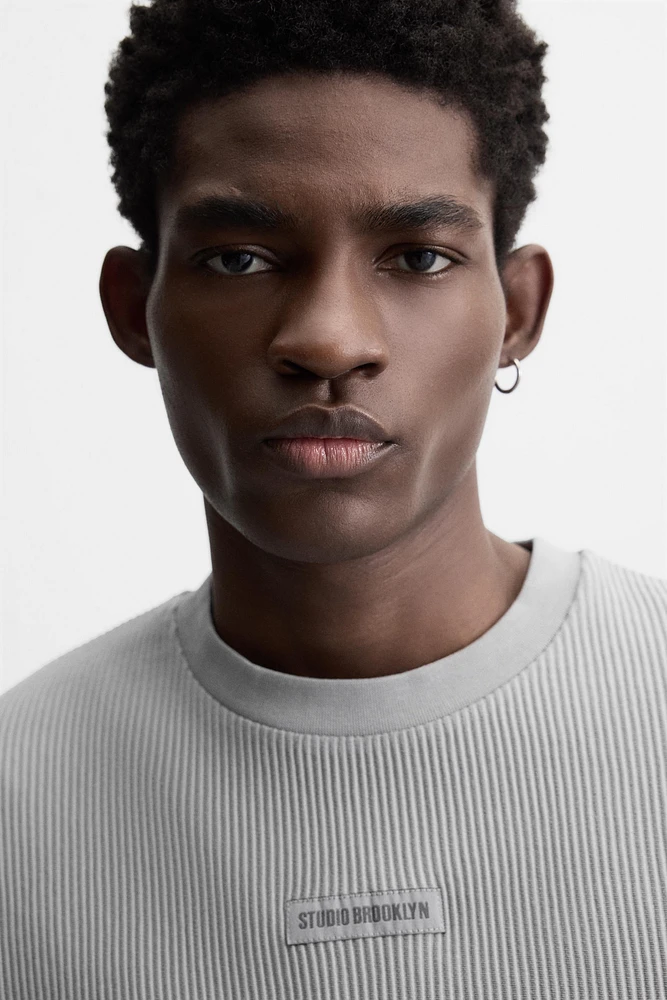 TEXTURED PATCH T-SHIRT