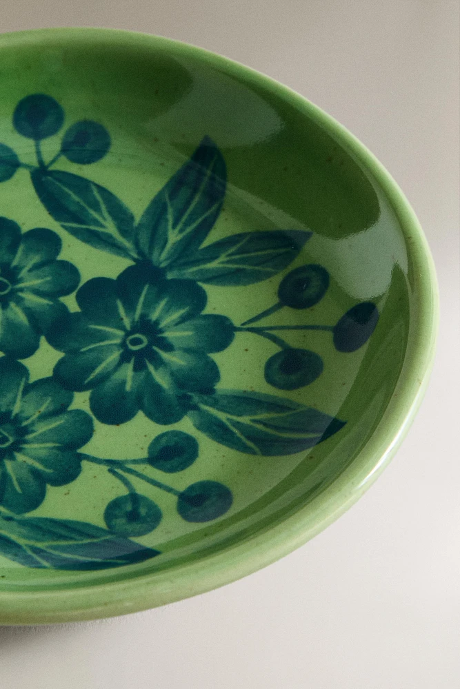 STONEWARE PLATE WITH FLORAL DESIGN