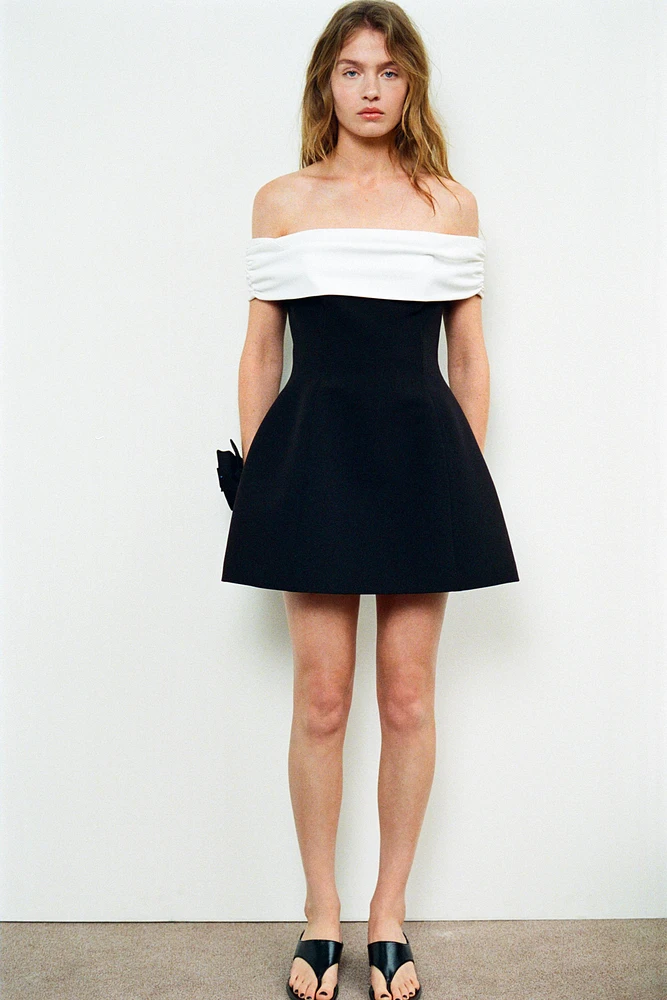 CONTRAST STRAPLESS DRESS