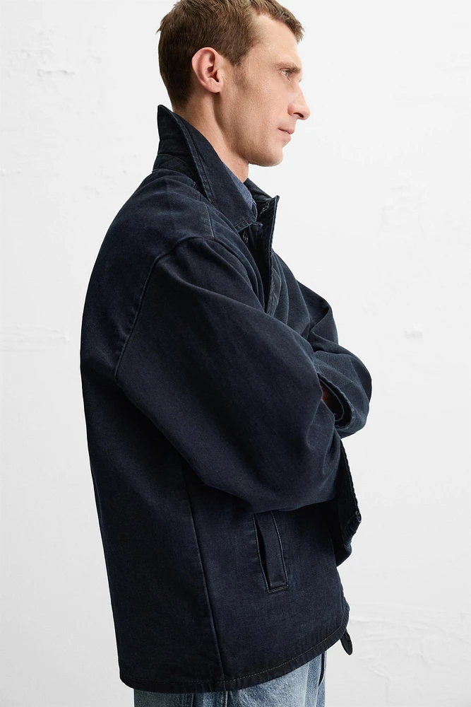 VESTE EN JEAN COUPE CARRÉE