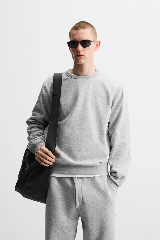 BASIC CREWNECK SWEATSHIRT