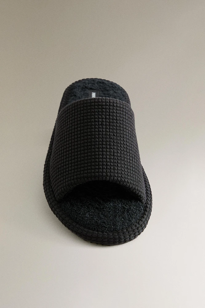 OPEN TERRYCLOTH BATHROOM SLIPPERS
