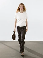 T-shirt with frayed collar