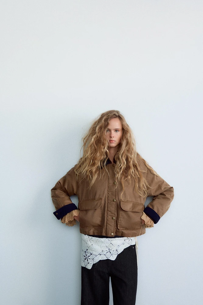 VESTE CIRÉE AVEC COL EN CONTRASTE