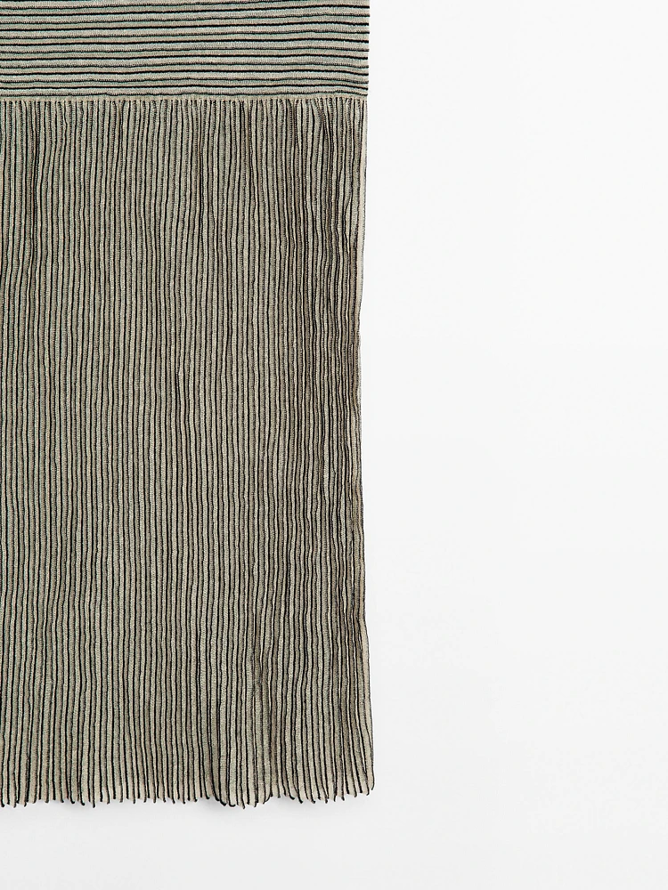 Long pleated skirt with flecked detail