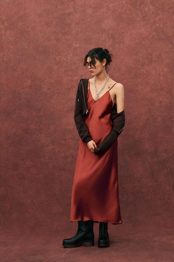 ROBE MI-LONGUE SATINÉE