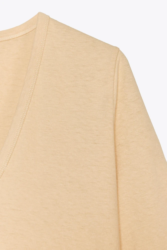 T-SHIRT COL EN V