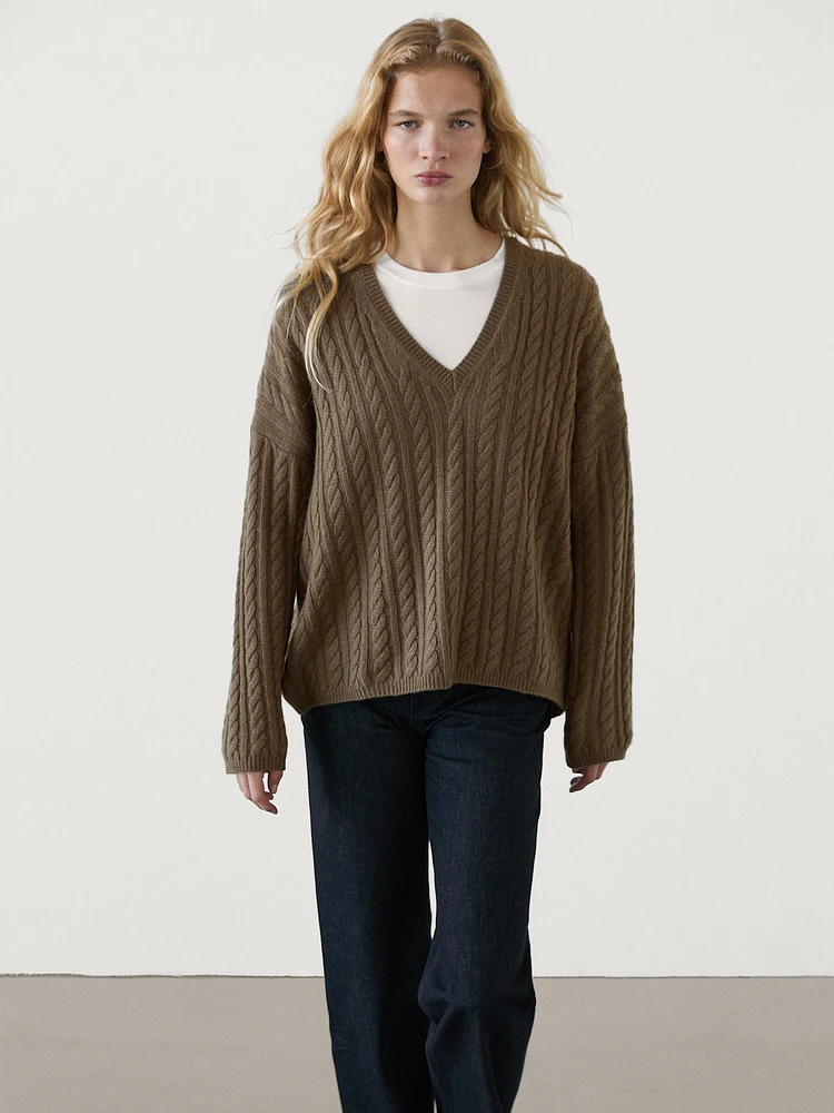 Pull maille en V tressé