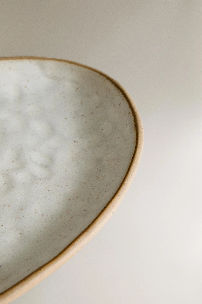 TEXTURED OVAL SERVING DISH