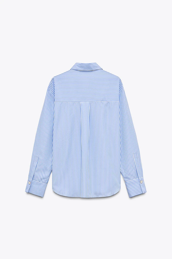 CHEMISE EN POPELINE À RAYURES ET BOUTONS MATIÈRES VARIÉES