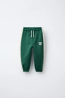 PANTALON DE JOGGING AVEC INSCRIPTION BRODÉE