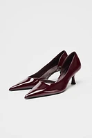 CHAUSSURES À TALONS ASYMÉTRIQUES