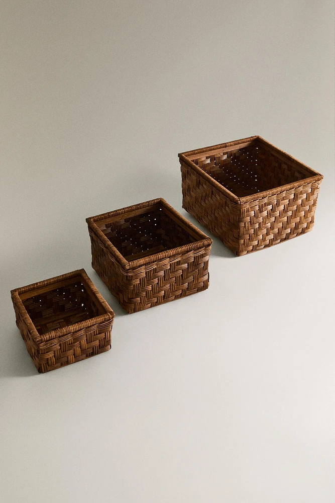 SQUARE WOODEN BASKET