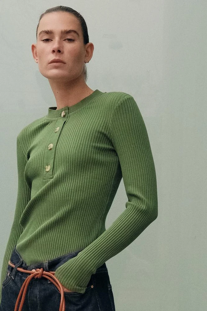 RIBBED SHIRT WITH BUTTONS