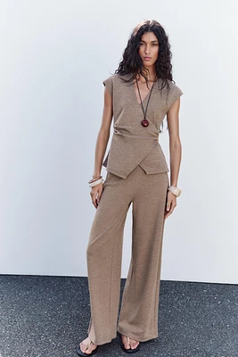 TEXTURED CLASP TOP