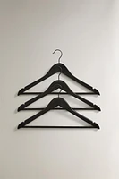 LACQUERED WOODEN HANGER (SET OF 3)