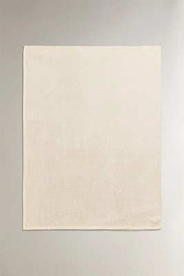 FLEECE BLANKET