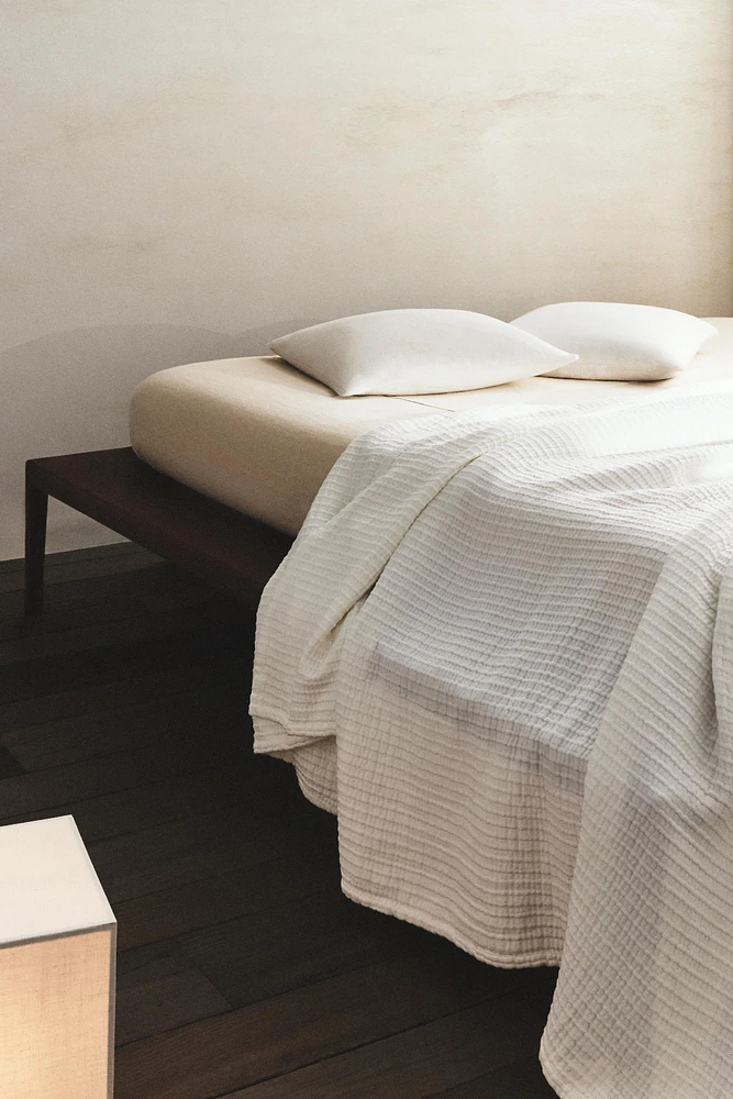 COUVRE-LIT TEXTURE GAZE