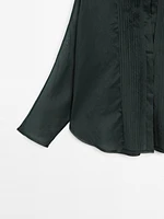 Loose-fitting shirt with pintuck detailing