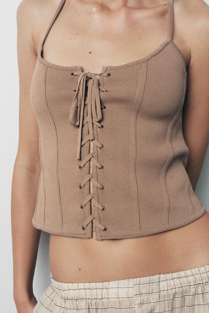 CORSET EN MAILLE À LACETS