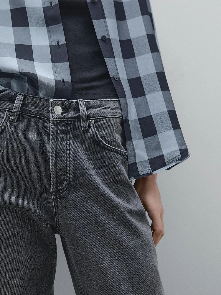 Mid-waist wide-leg jeans