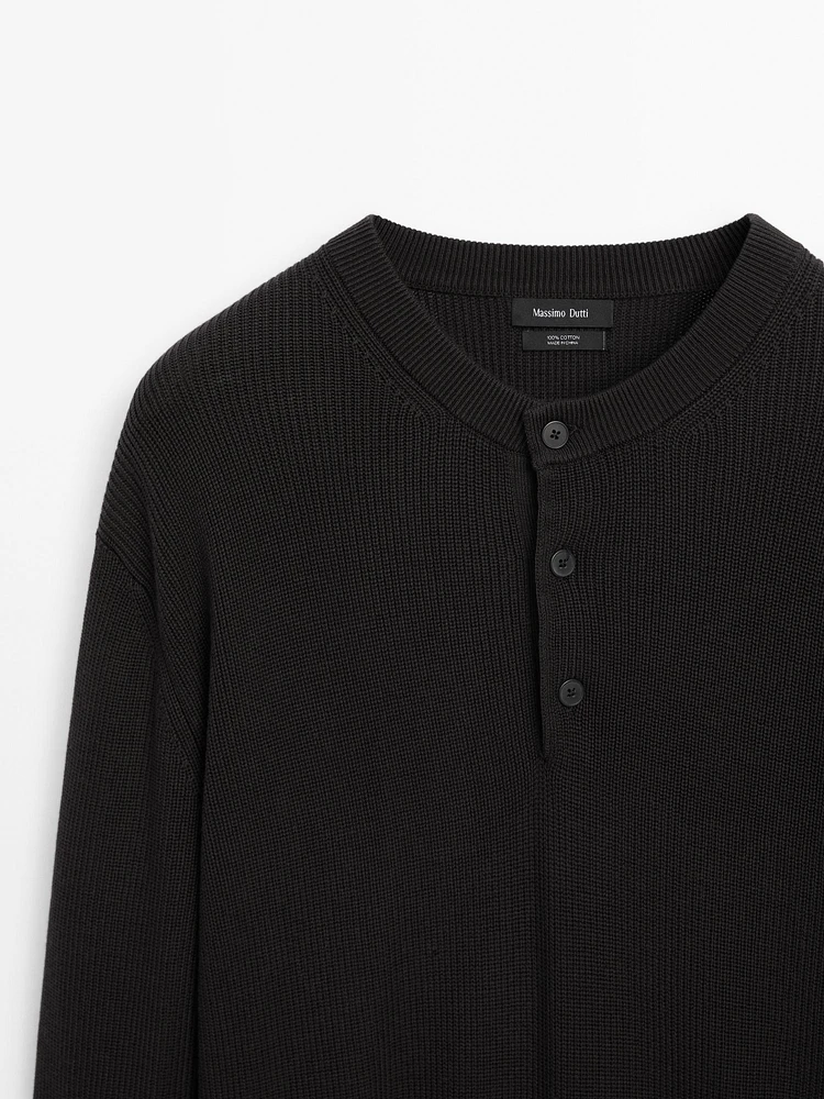 Pull en maille de coton à col boutonné