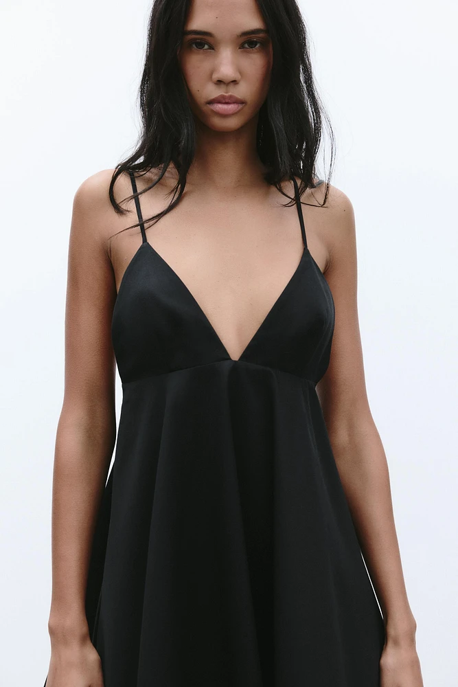 ROBE COURTE À BRETELLES