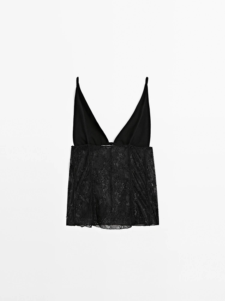 Top à bretelles décolleté détail en dentelle