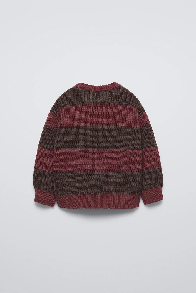 PULL EN MAILLE À RAYURES