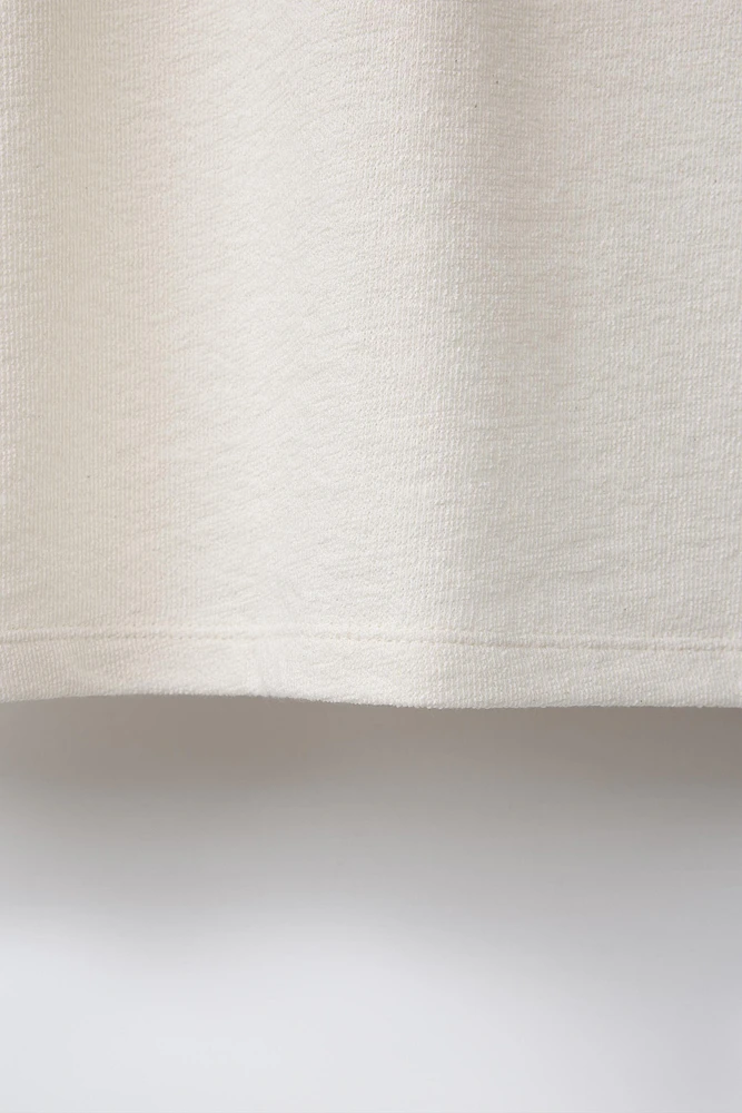 TEXTURED RAISED TEXT T-SHIRT