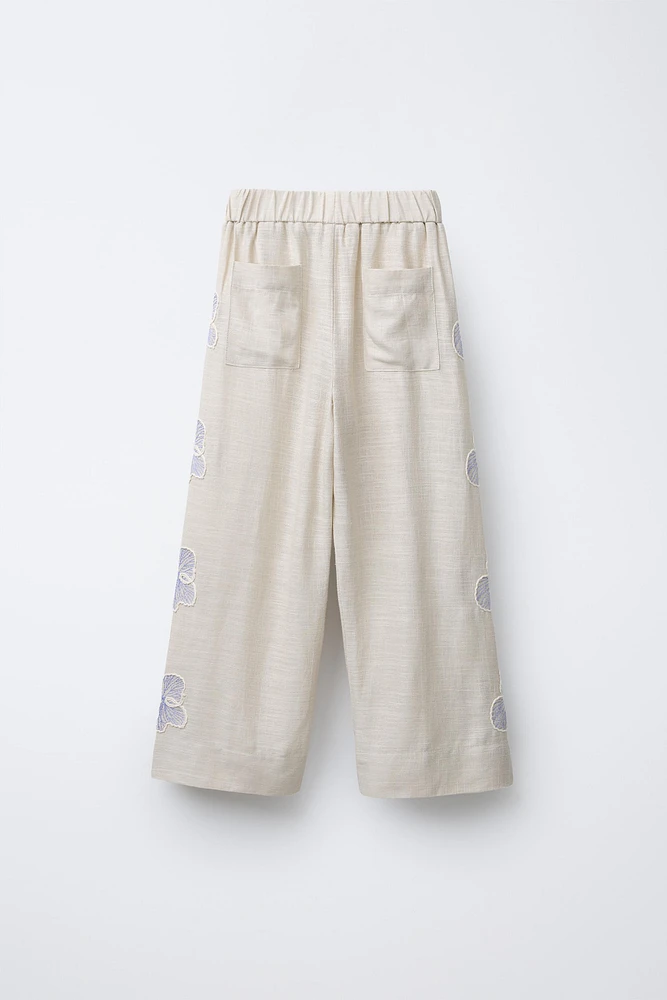 PANTALON DROIT À BRODERIES