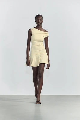 RUCHED TEXTURED DRESS