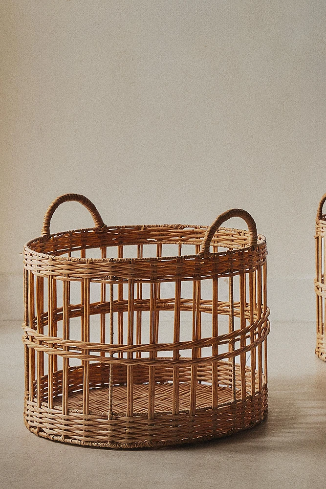 BASKET WITH HANDLES