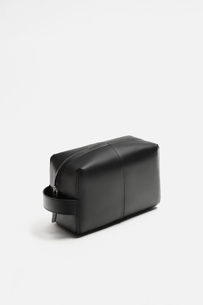 TROUSSE EN CUIR