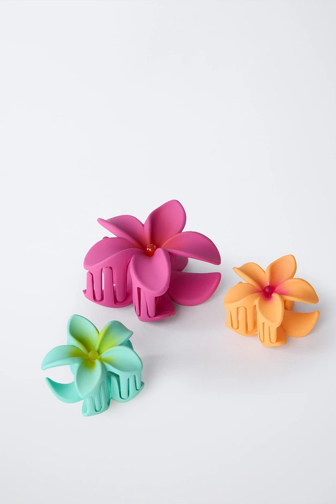 LOT DE TROIS PINCES FLEURS