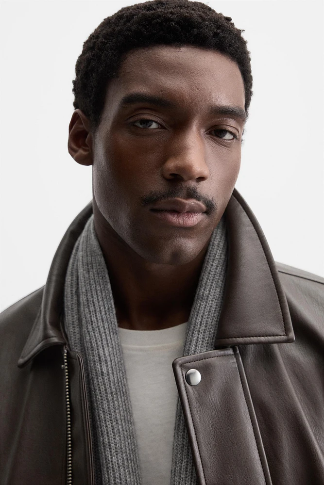 BLOUSON EN MATIÈRE SYNTHÉTIQUE