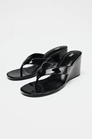 PATENT WEDGE SANDALS