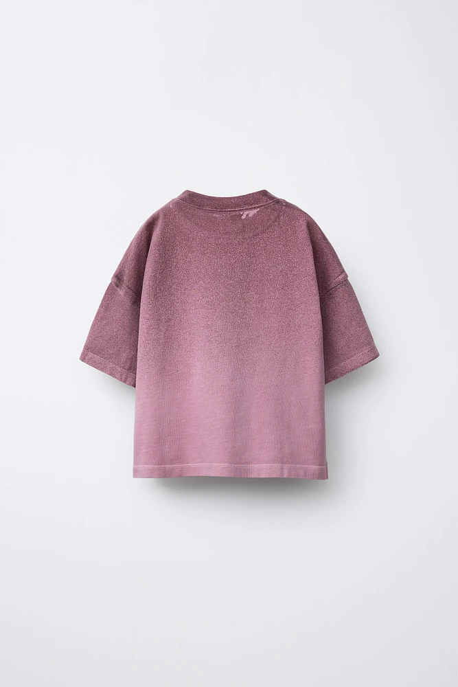 T-SHIRT TEINT EN PIÈCE AVEC LOGO