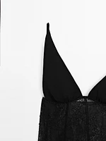 Top à bretelles décolleté détail en dentelle