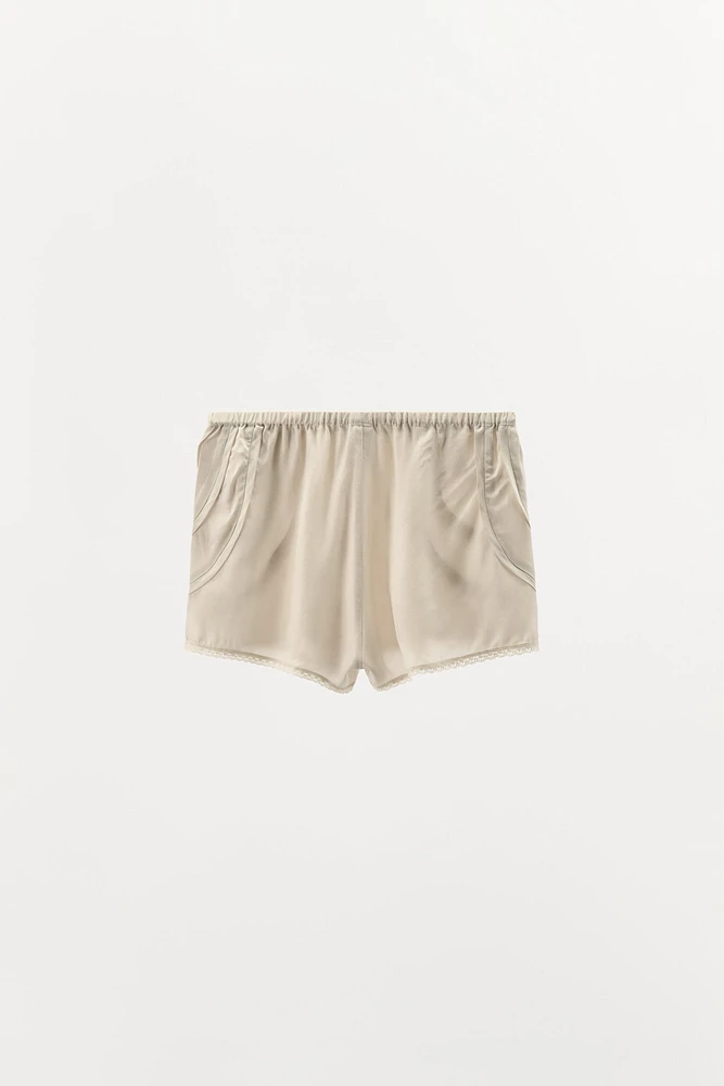 PLEATED LACE SHORTS