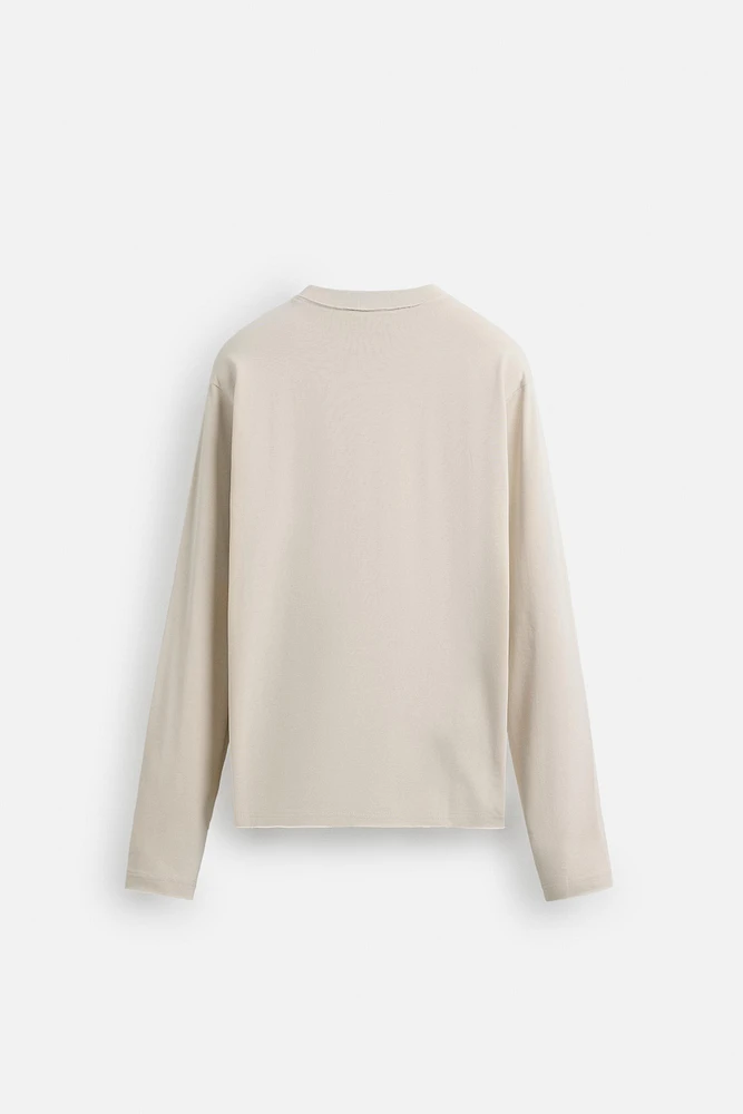 T-SHIRT AVEC RÉSILLE