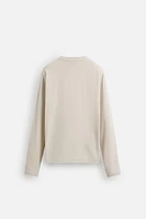 T-SHIRT AVEC RÉSILLE