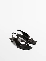 Sandales à talon asymétriques